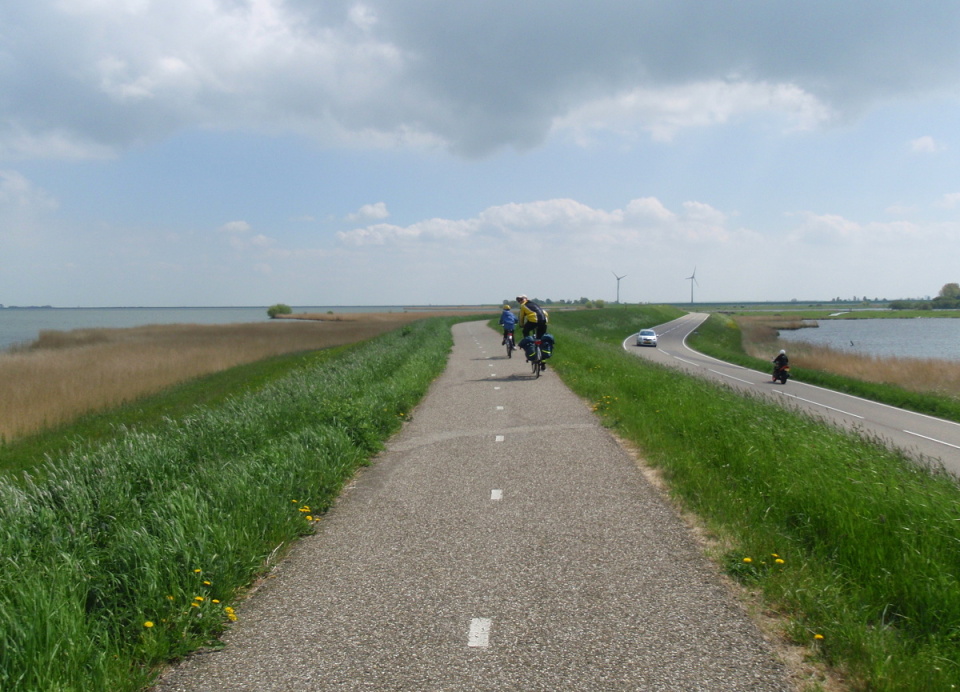Testing the Dutch bike paths