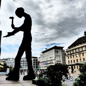 The Hammering Man