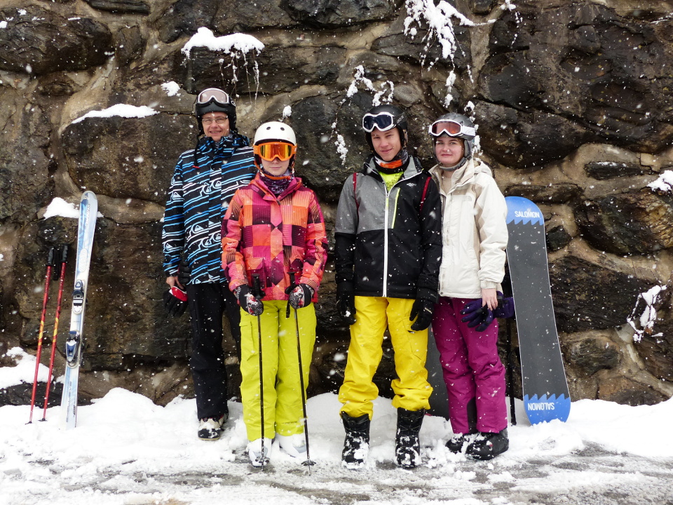  Waiting for the ski ...