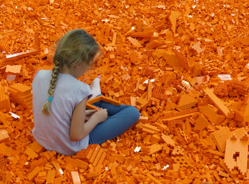 Lego brick pit