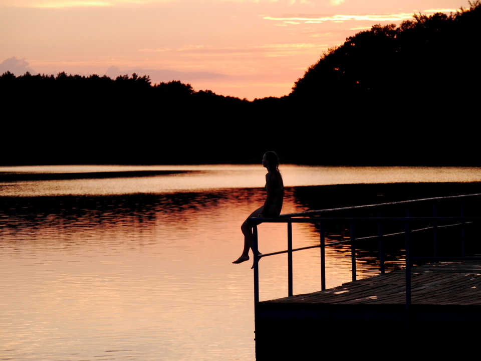  Swimming at sunset in ...