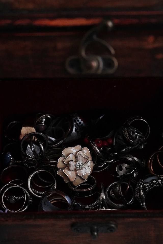 Box of rings